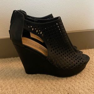 Chinese Laundry 4” heeled wedges